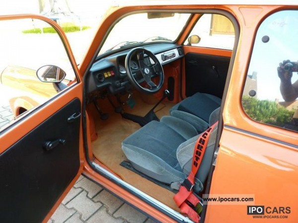 trabant__1_1_1989_3_lgw.JPG