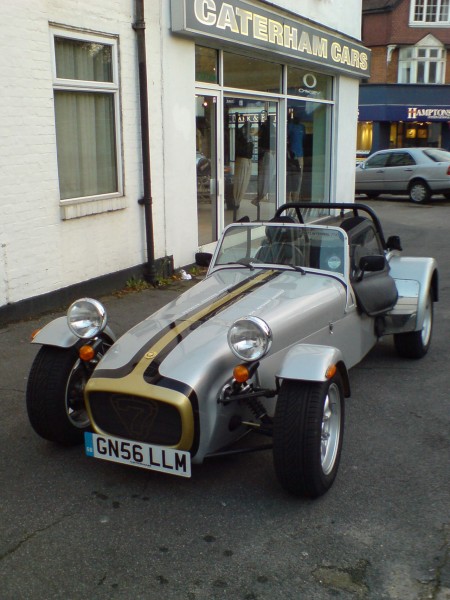 1280px-Caterham_Roadsport_with_Ford_Sigma_engine._125_BHP_5-speed..jpg