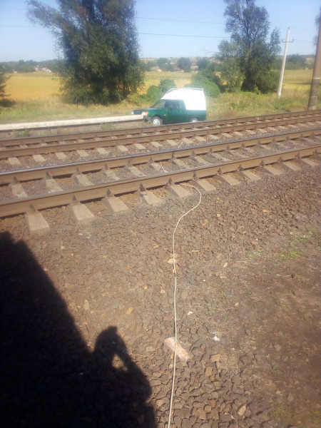 Таврія обслуговує залізницю і заряджається.jpg